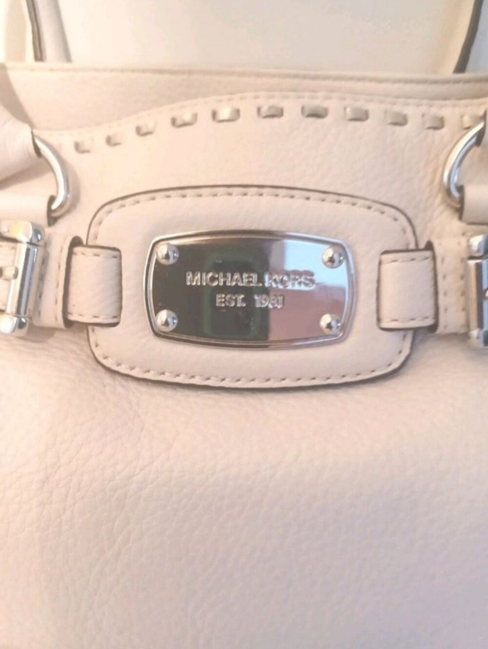 Michael Kors Hamilton Cream Grain Leather Bag with Silver Hardware/Accents - Picture 4 of 12